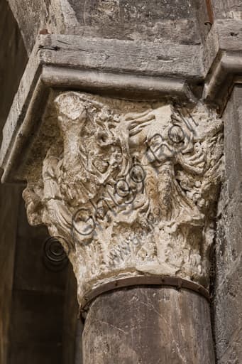 Capitello figurato con raffigurazioni di Aurae, matroneo Duomo di Genova, scultura III secolo