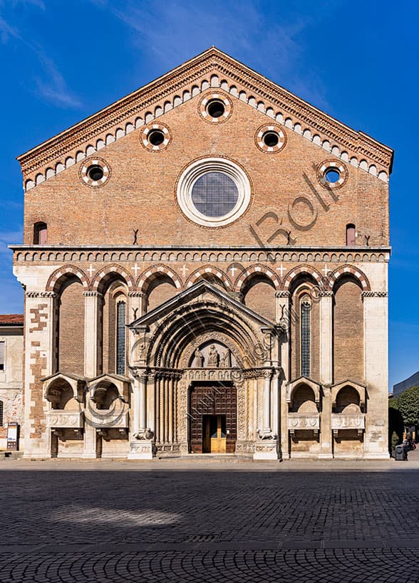 Facade of St. Lawrence Church in Vicenza, Italian religious architecture
