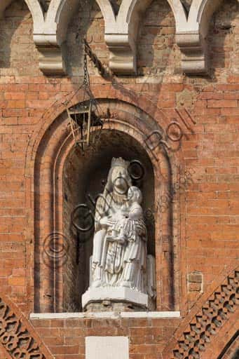 Madonna with Infant Jesus Statue at Piazza dei Cavalli, Piacenza