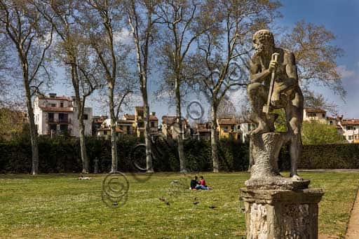The Hemicycle at Boboli Gardens in Florence: Architecture and Statues