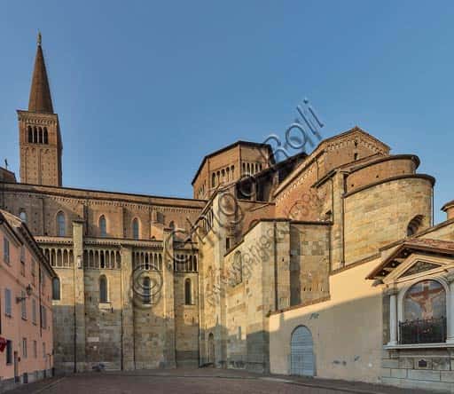 Southern Side of Piacenza Cathedral: Architectural Analysis of the Duomo