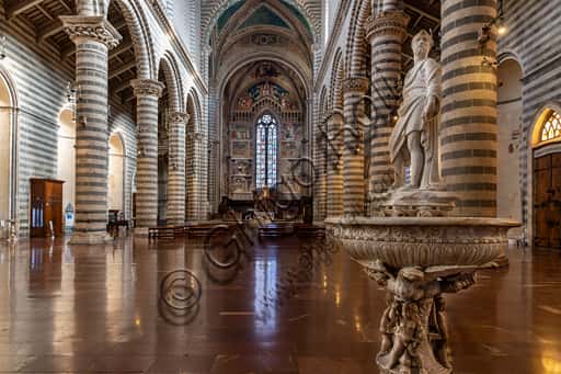 Interno del Duomo di Orvieto e l'Acquasantiera di Camillo Cardinali