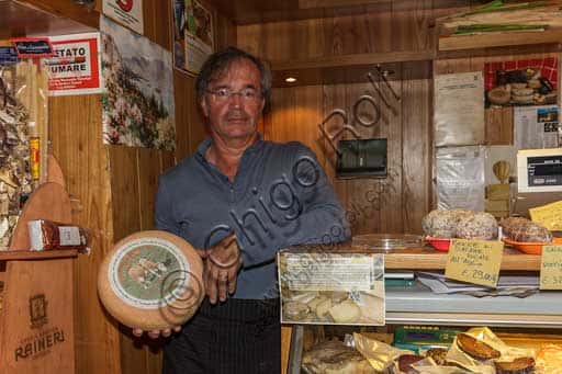 Stresa's Latteria Coppola: Showcasing the Traditional Mottarone Cheese