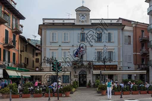 Caffé Bolongaro: Historical Pastry Shop on Stresa's Town Hall Square