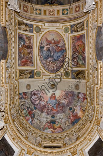 Veduta degli affreschi di Giovanni Battista Castello il Bergamasco (1564-67) nella volta e nel catino absidale della Cappella Lercari, Duomo di Genova.