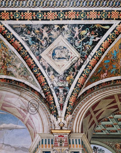 Affreschi della volta della Libreria Piccolomini nel Duomo di Siena, grottesche e grisaille di battaglia
