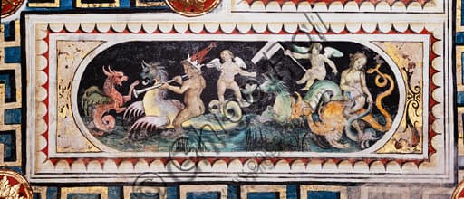 Affresco del soffitto della Libreria Piccolomini con scena di thiasos marino, tritone che suona la tromba e nereide, opera di Pinturicchio