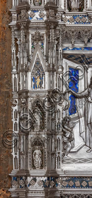 Dettaglio scultoreo superiore pilastro sinistro Altare d'Argento, Museo Opera Duomo Firenze, figure santi profeti