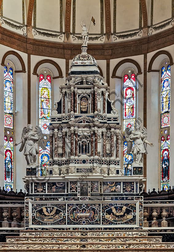 Baroque main altar with marble tabernacle in the Church of Santa Corona, Vicenza, detail of Francesco Corbarelli's inlay work
