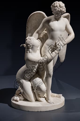 Carrara marble sculpture depicting Cupid and Psyche, a neoclassical work by Johan Tobias Sergel (1795-1800)