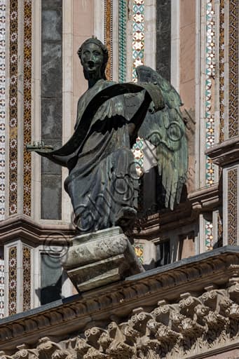 Statua bronzea dell'angelo di San Matteo, scultura di Lorenzo Maitani sulla facciata del Duomo di Orvieto