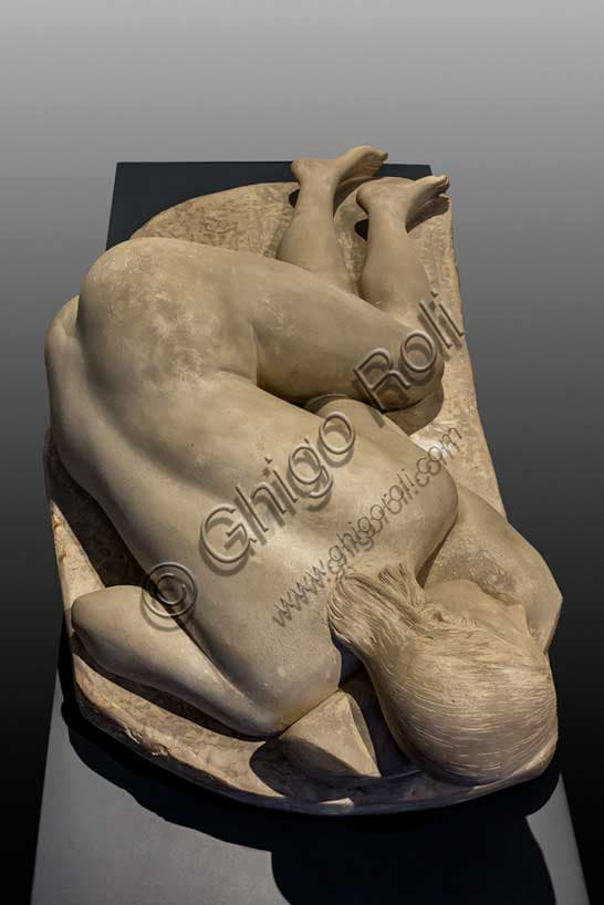 Sculpture The Pisa Woman by Arturo Martini, Museo Novecento Florence, top view, pale patinated pottery 1933