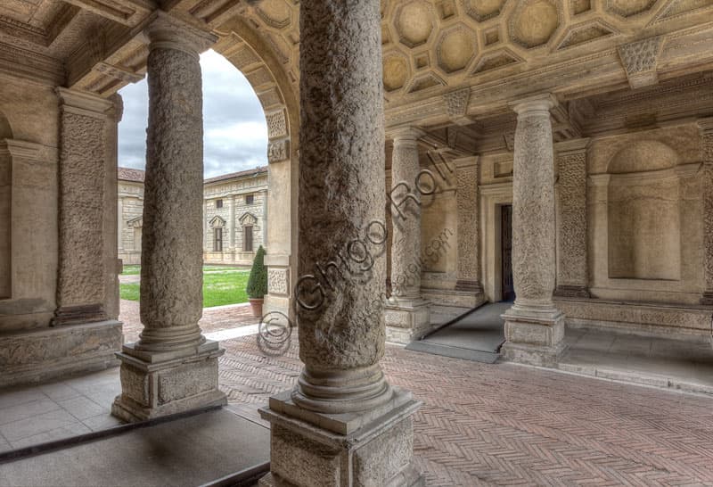 Interno dell'atrio d'ingresso principale di Palazzo Te a Mantova, residenza estiva dei Gonzaga