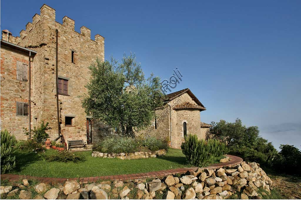 Panoramic view of the historic hamlet of Cisterna in the Umbrian hill landscape.