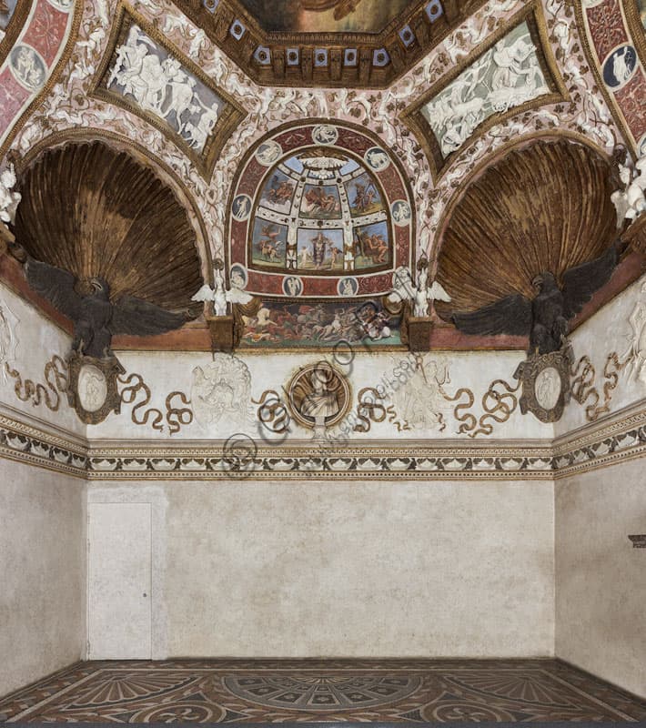 View of the Western wall of the Chamber of the Eagles, Palazzo Te Mantua, frescoes by Giulio Romano for Federico Gonzaga