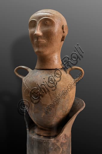 Canopo etrusco in ceramica del VI secolo a.C. esposto al Museo Faina di Orvieto