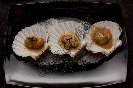 Plate of Besançon scallops with liquorice and cognac from Al Graspo de Ua restaurant in Venice