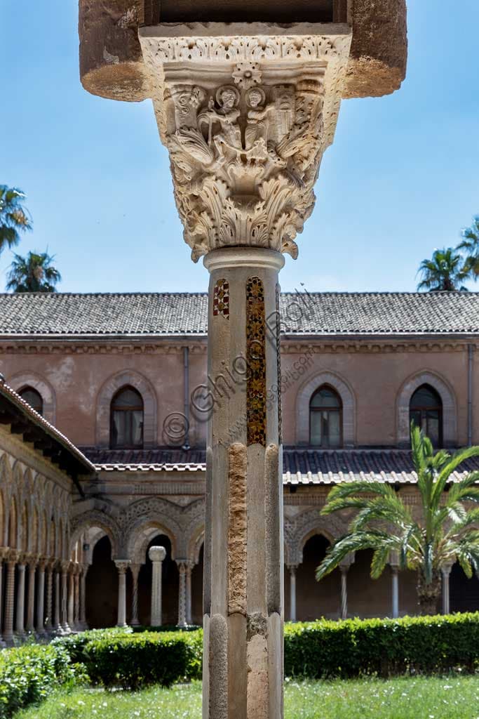 Capitello scolpito E24, faccia Est, chiostro Duomo Monreale: Cristo e Pietro