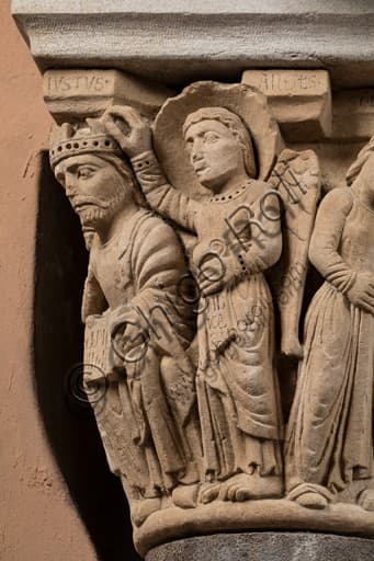 Romanesque sculpture of the Capital of the Judges, Ghirlandina Tower Modena: detail of the good judge crowned by the angel