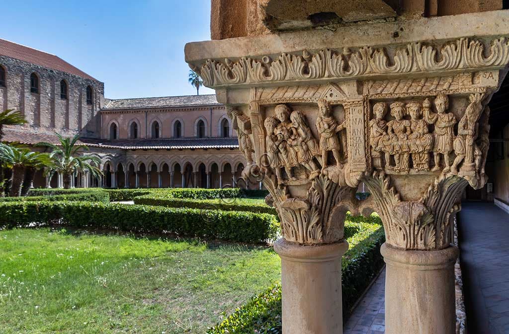 Capitello scultoreo della Cattura di Sansone, chiostro del Duomo di Monreale in Sicilia