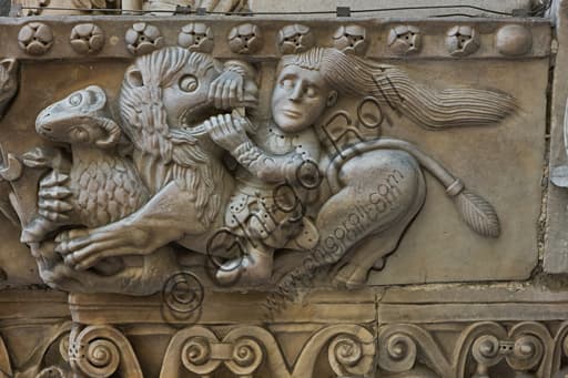 Sculptural detail of the capital with Samson slaying the lion, St. Gotthard doorway, Genoa Cathedral