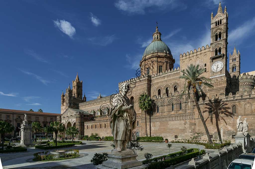 Veduta del fianco sud-est della Cattedrale di Palermo, patrimonio UNESCO arabo-normanno.