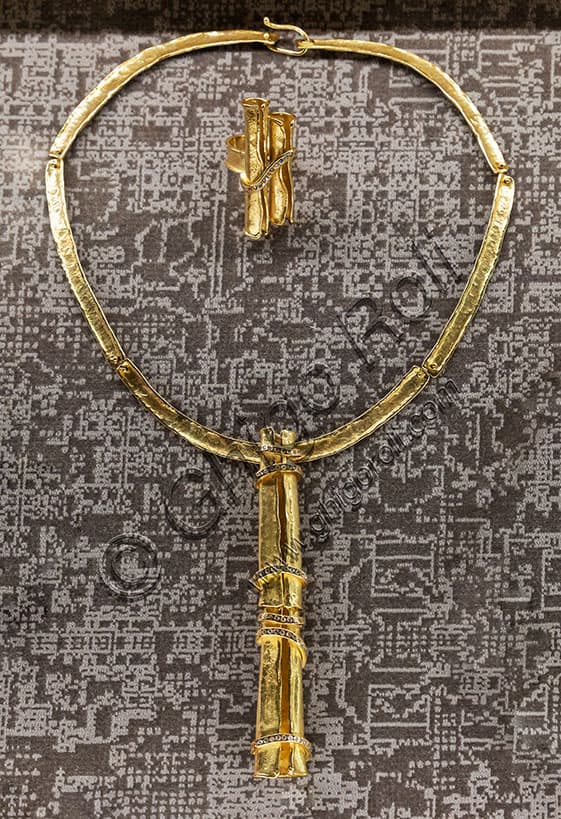 Collier e pendente in oro e diamanti di Daniela Vettori, Bamboo Collection 2004, Museo del Gioiello Vicenza
