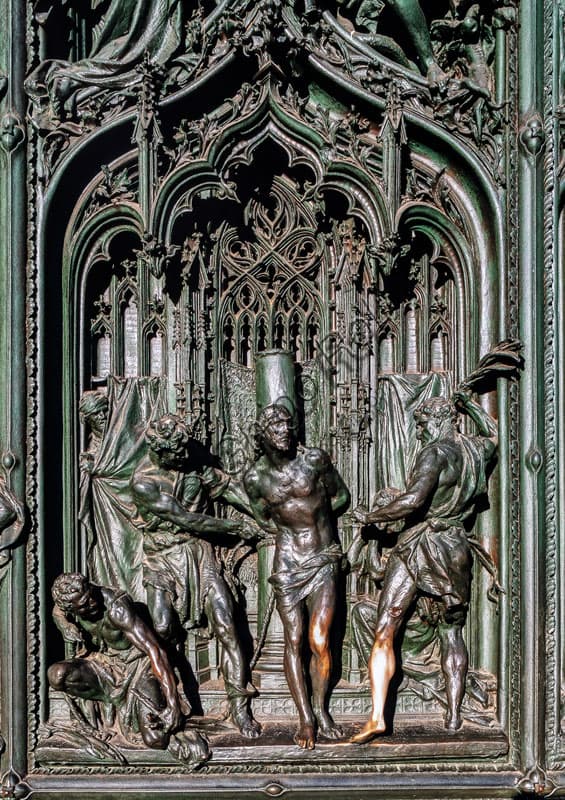 Formella in bronzo Cristo alla colonna di Ludovico Pogliaghi, portale maggiore Duomo di Milano