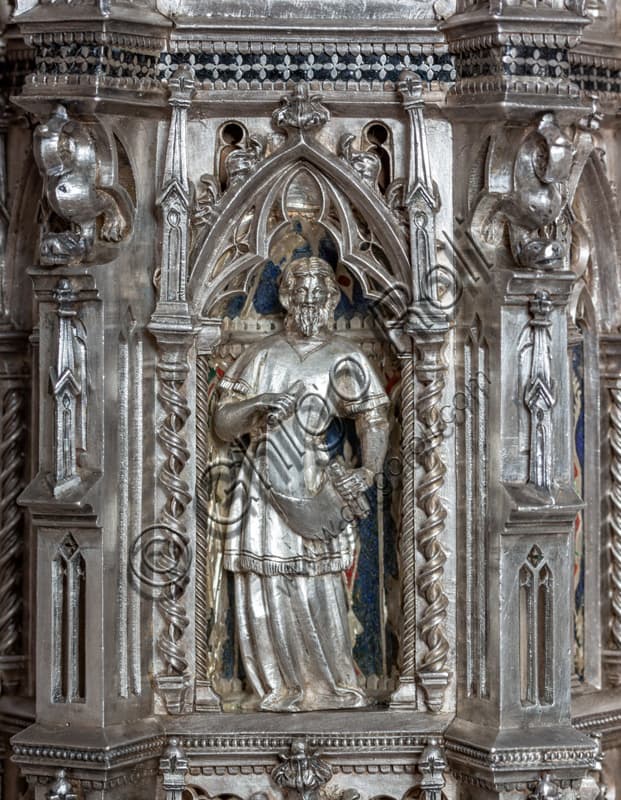 Dettaglio statuetta santo profeta pergamena altare argento Museo Opera Duomo Firenze