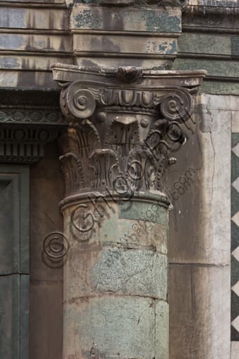 Detail of the capital and column in white and green marble, Southern façade of the Baptistery of St. John, Florence