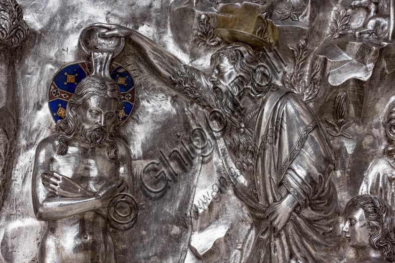 Dettaglio formella argento Battesimo di Cristo, Altare San Giovanni, Museo Opera Duomo Firenze