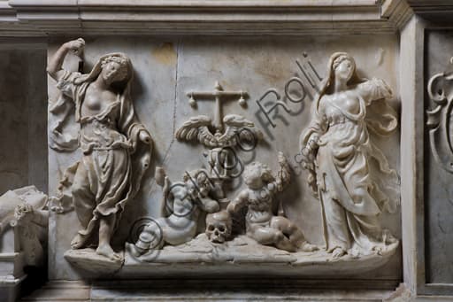 Dettaglio scultura marmorea Prudenza e Temperanza di Niccolò Da Corte, Cappella Cybo Duomo di Genova