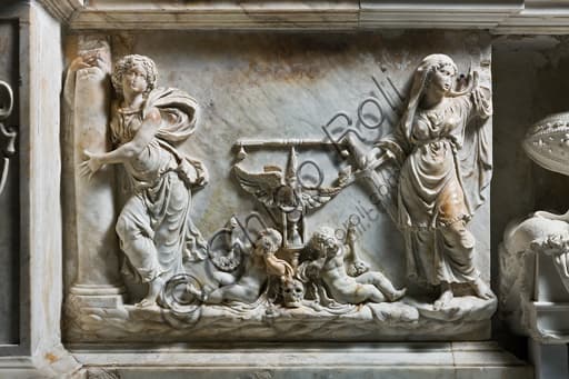 Dettaglio scultoreo Fortezza e Giustizia di Niccolò da Corte, monumento funebre Cybo, Duomo di Genova