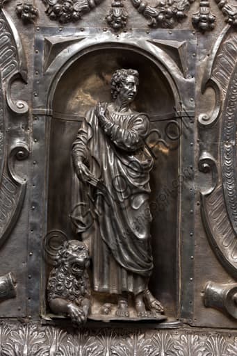 Detail of the Altar Frontal by Melchior Suez in Genoa: Niche with St. Mark the Evangelist in embossed silver, 1599