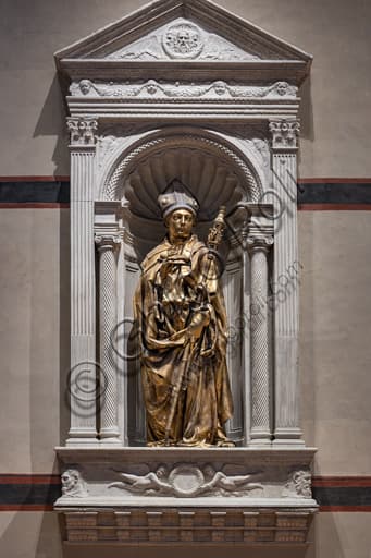 Statua bronzea di San Ludovico di Tolosa opera di Donatello nella Basilica di Santa Croce a Firenze
