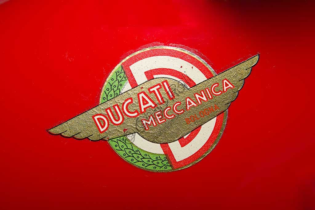 Ducati 125 Bialbero Gran Premio 1956, restored vintage motorcycle, single-cylinder engine, mechanical detail