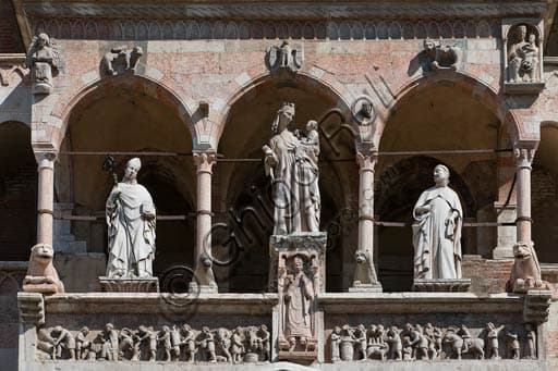 Sculpture facade Cremona Cathedral: Virgin Mary with Infant Jesus, Saint Omobono and Bishop Imerius, Loggia over the portal.