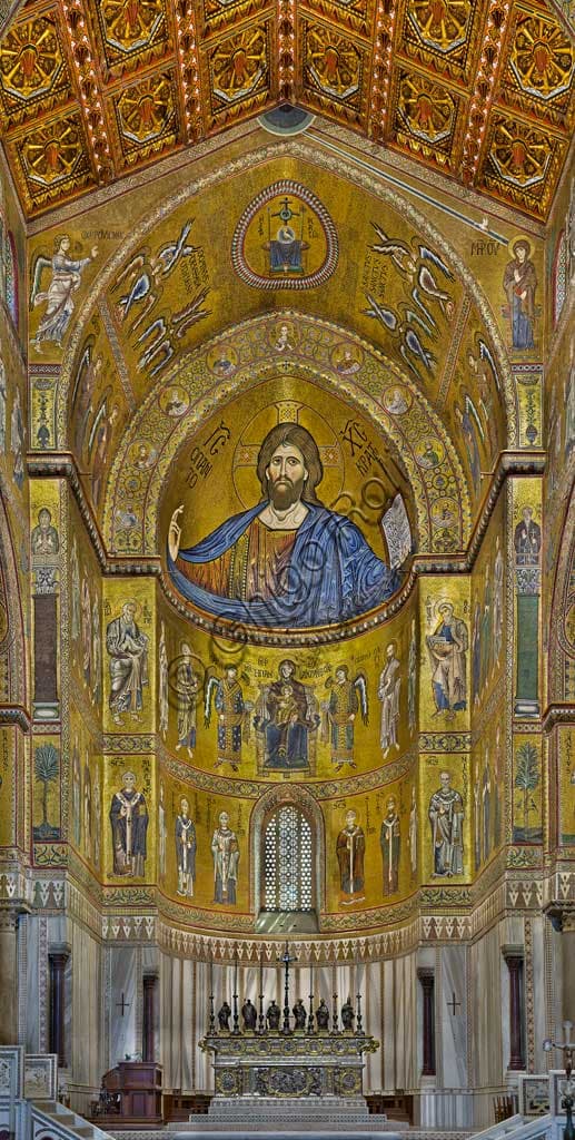 Veduta dell'abside del Duomo di Monreale con i mosaici bizantini e l'altare d'argento di Luigi Valadier