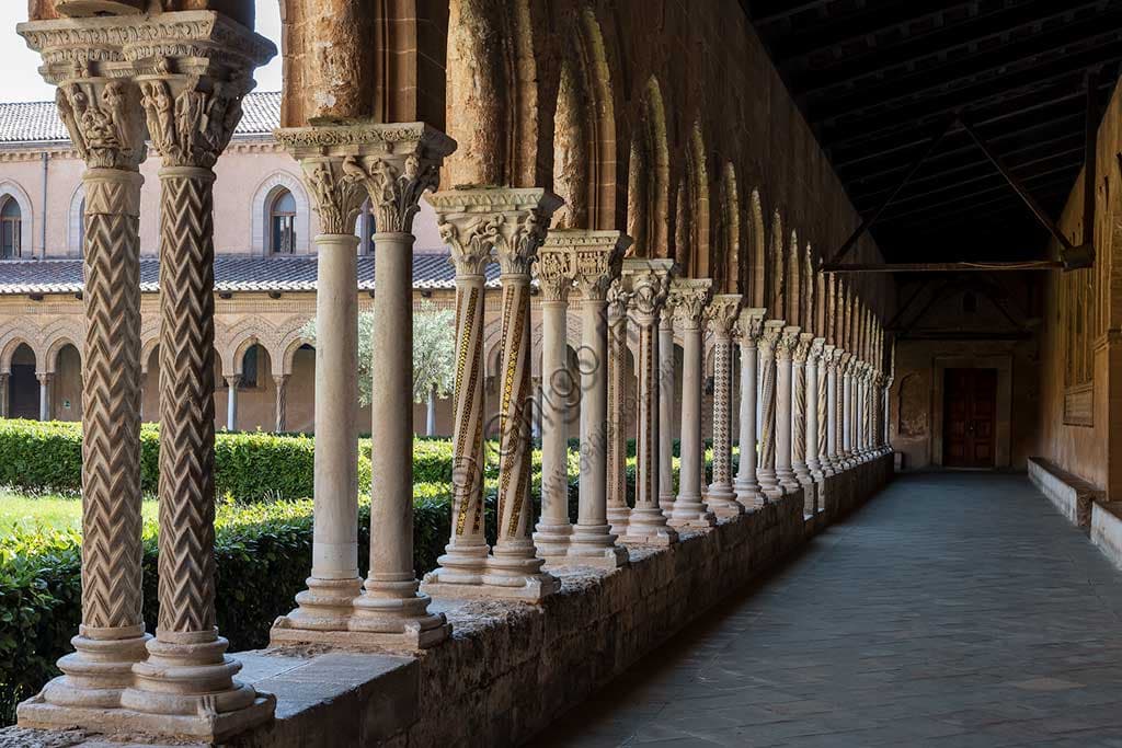 Capitello scultoreo Strage degli Innocenti, chiostro Duomo Monreale, Palermo Sicilia