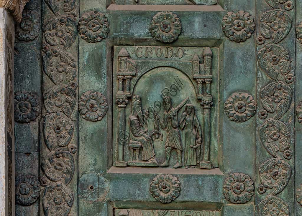 Dettaglio della formella bronzea La Strage degli Innocenti, Porta di Bonanno Pisano, Duomo di Monreale Palermo