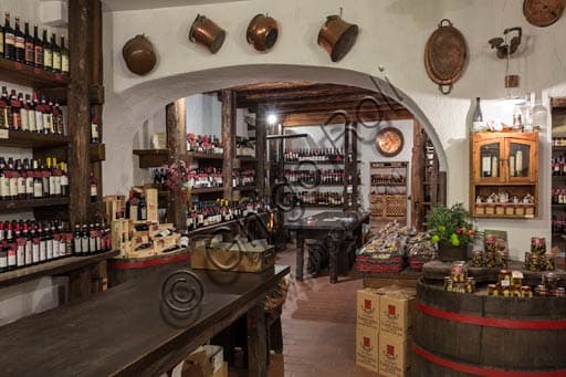 Selection of Rainoldi and Valtellina DOCG wine bottles at La Corte del Vino wineshop