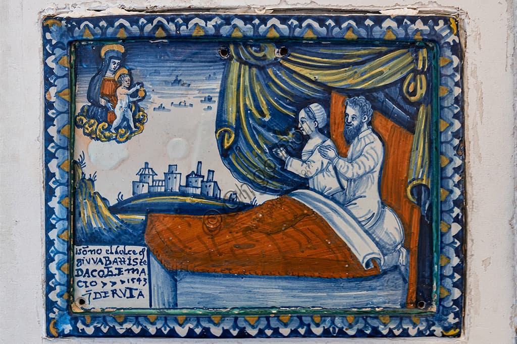 Majolica ex-voto plaque depicting Madonna with Child and praying spouses, Deruta 1543, Ceramics Museum