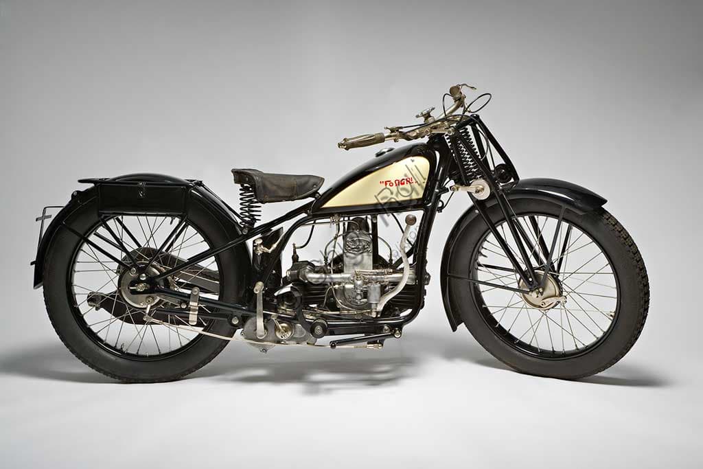 Fongri Sport Lusso 575 1929 Italian vintage motorcycle, restored with opposed twin-cylinder engine