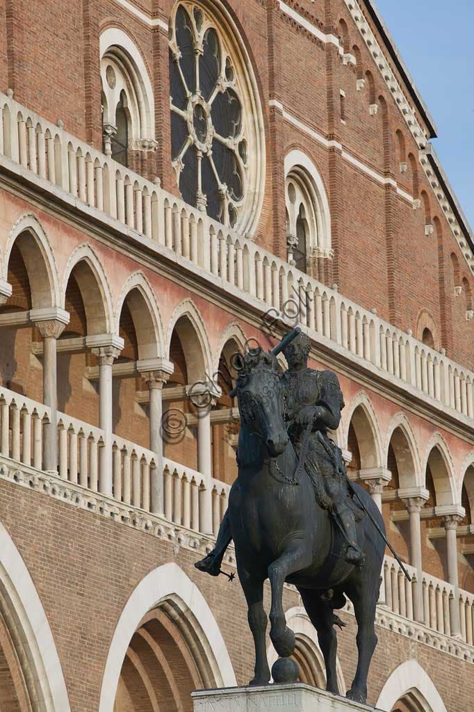Donatello's Gattamelata statue and the Basilica of Saint Anthony in Padua, Piazza del Santo