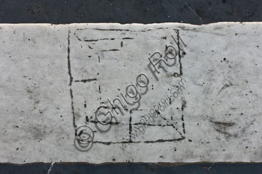 Game of the Thread engraving on step of St. Lawrence Cathedral, Genoa, Italy