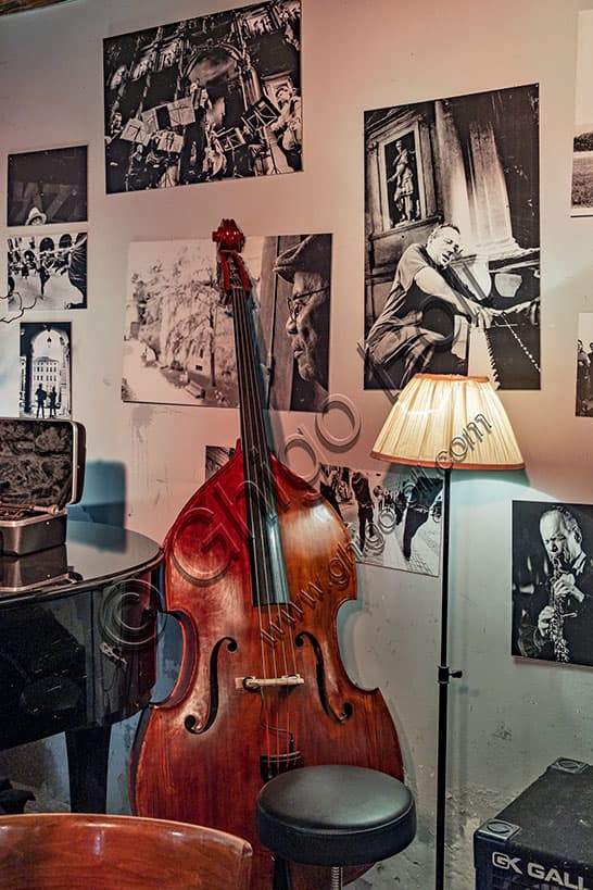 Interno del Bar Borsa Vicenza, locale con musica jazz live e atmosfera da osteria moderna