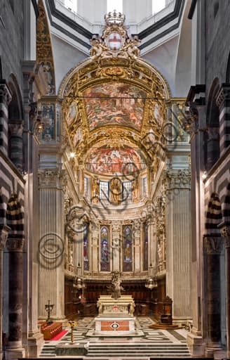 Veduta interna del presbiterio della Cattedrale di San Lorenzo (Duomo) di Genova, Liguria