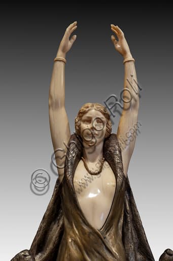 Detail Isadora Duncan and two bears statue, ivory and bronze, Guiraud Rivière, Labirinto della Masone