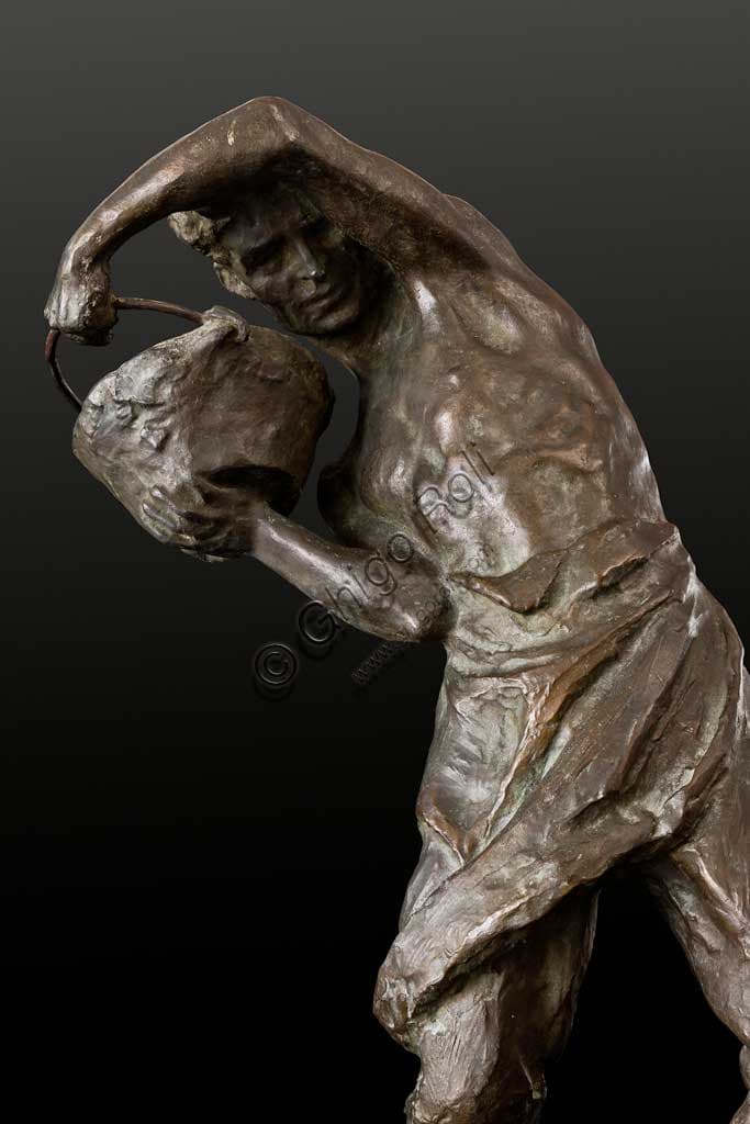 Detail of the Manual Labourer bronze sculpture by Italian artist Ivo Soli, Assicoop - Unipol Collection