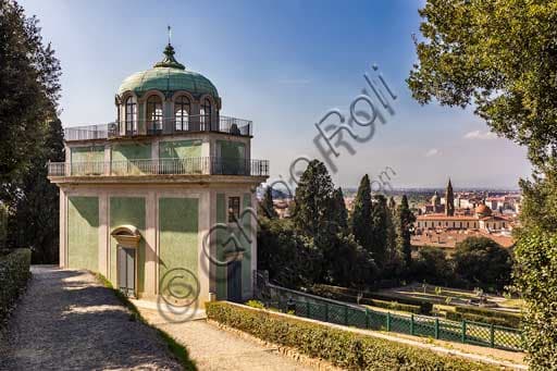 View of the Kaffeehaus pavilion, a Rococo building from 1776 in the Boboli Gardens, Florence, with the Basilica of Santo Spirito in the background.